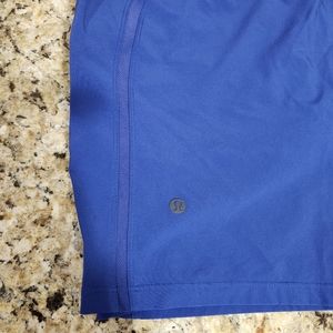 Men's Lululemon XL shorts 7"